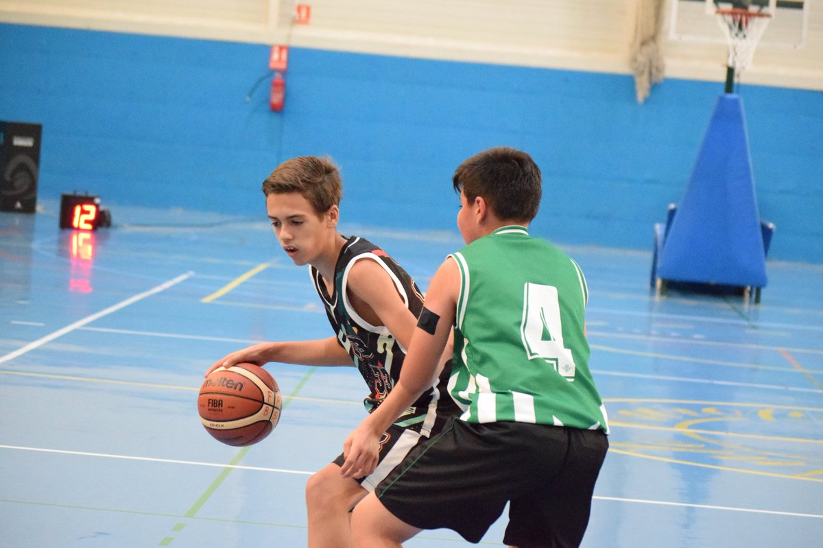 SevillaFAB's tweet photo. #FinalMiniMas2002
Final Liga Minibasket Masculina 21/22
🗓️ 29 de Mayo
🏟️ Pabellón Muriel Bujalance Leal
📍 @gelvescomunica 
⌛ 12:30 h
‼️Final del Segundo Periodo‼️
🏀 @RealBetisBasket 5️⃣3️⃣
🆚️
🏀 @CBGELVES 1️⃣8️⃣
📲 APP "AFICIÓN FAB"
🎥 https://t.co/MUCgbI0gst https://t.co/OevQEXnK1N