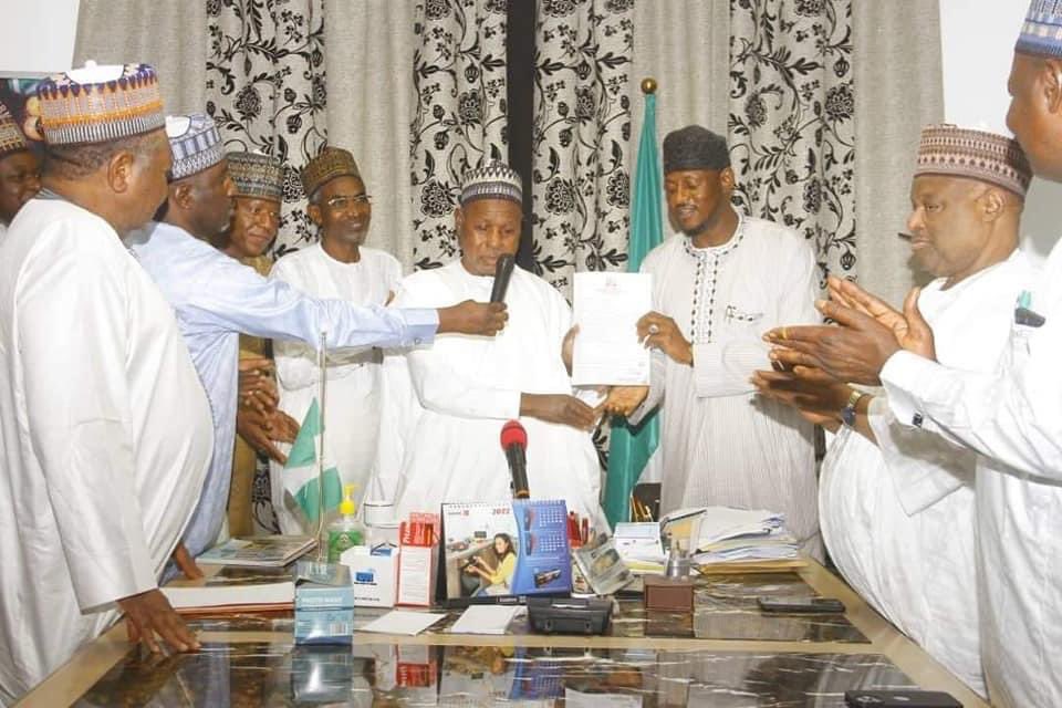 dikko_radda's tweet photo. Alhamdulillah 
I thank Almighty Allah and testified that none has the right to give power except Allah,I also thank our esteemed delegates that believed in our project by trusting us with their votes.This victory is for the entire people of Katsina state and the next  generation. https://t.co/yXihPMiJDt