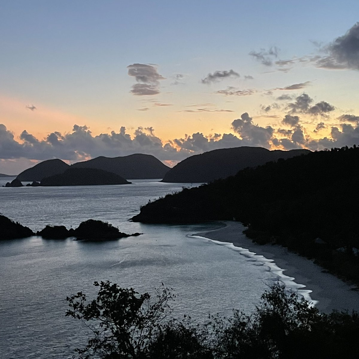 FriendsVINP's tweet photo. It’s a beautiful day for a swim!  
 https://t.co/333attHgOF
#thisisourpark #stjohnusvi #stjohnvi #usvi #nationalpark #nationalparkgeek #vinationalpark #findyourpark #usmastersswimming #usaswimming #swimnews #swimmingworld #outdoorswimmer #openwaterswim #swimming https://t.co/7DuND8sRaD