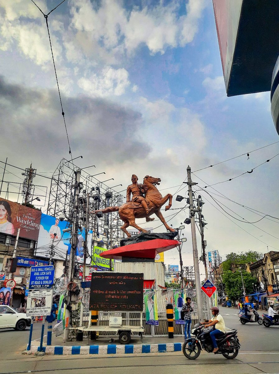 Shyambazar 5 Point Crossing.
.
© Arpan Adhikary Photography
Shot On :- <a href="/SamsungMobile/">Samsung Mobile</a> 
.
pindle.io/web/share?sid=…
.
.
<a href="/Pindle_India/">PINDLE INDIA 🇮🇳</a> @thenuclear_11 <a href="/SamsungMobile/">Samsung Mobile</a> <a href="/SamsungIndia/">Samsung India</a> <a href="/damyasportstar/">Kolkata_hodophile🤳✍️📸</a> <a href="/Lightroom/">Adobe Lightroom</a> 
.
#Kolkata #mobilephotography #Samsung #Indian #lightroom