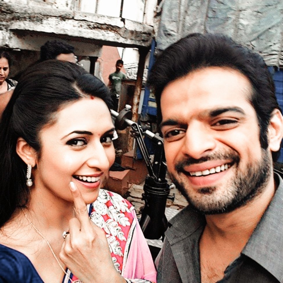 divan_dnfs3's tweet photo. 😍❤

#IshRa #DivAn 
#KaranPatel #DivyankaTripathi 
@iamkaranRpatel @Divyanka_T https://t.co/gVIq0F90Ml