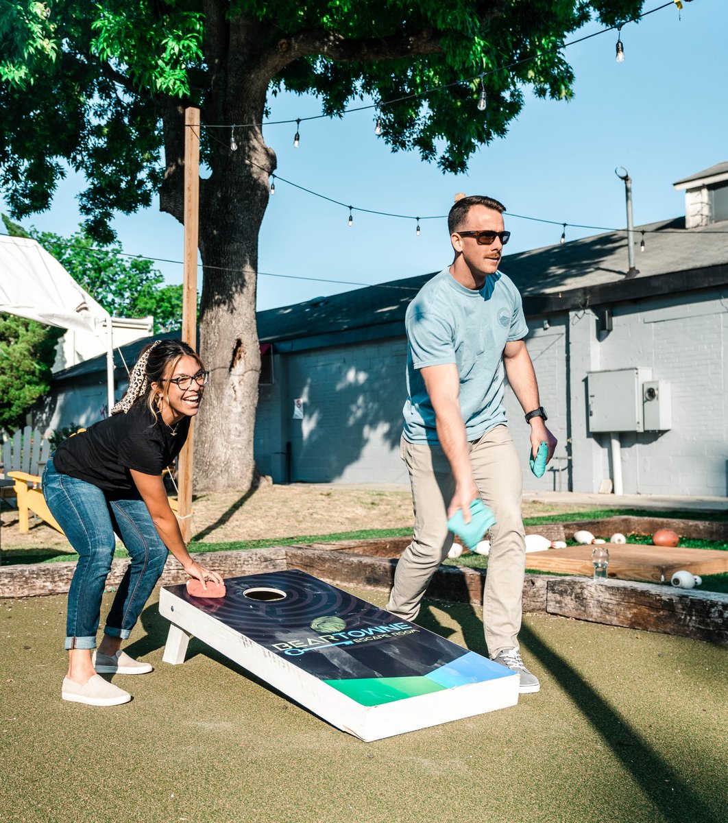 VisitNewBern's tweet photo. Long weekends are best spent outdoors with good friends and great beer. #beermudatriangle #tapthat #cornhole https://t.co/giPFHCN7AU