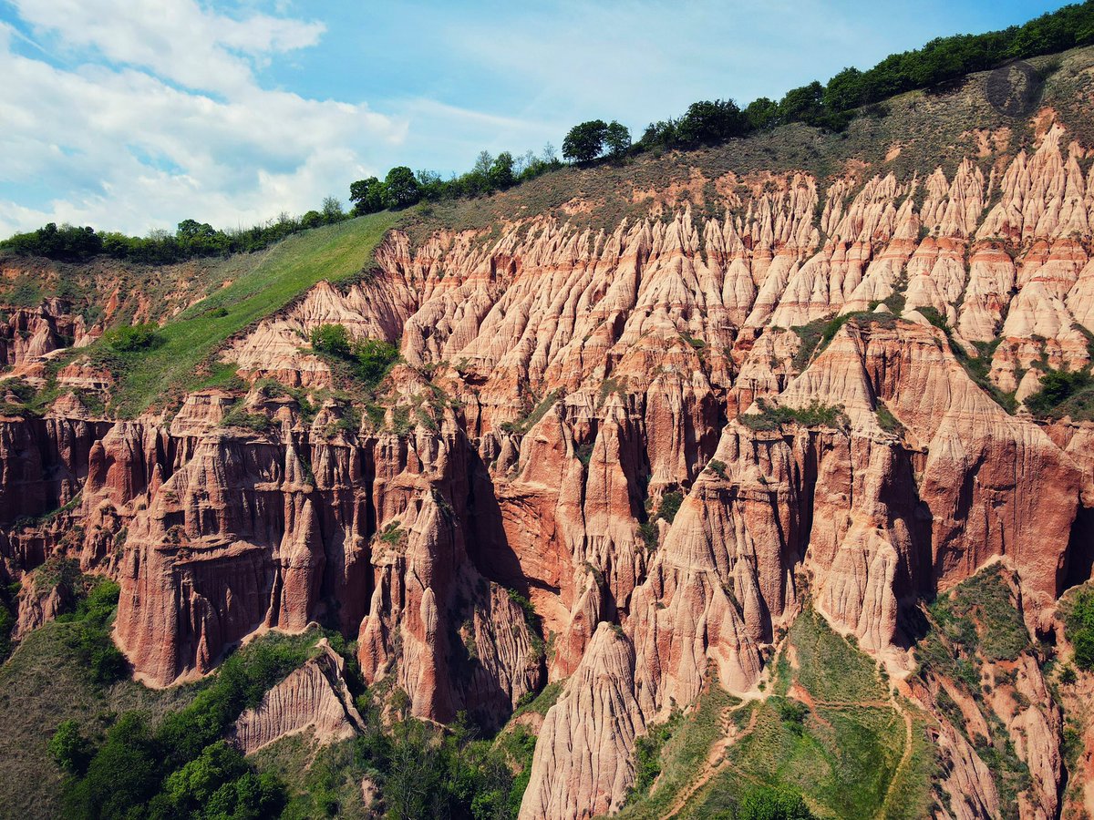 PeMeleaguri's tweet photo. Râpa Roșie Sebeș #pemeleaguri #raparosie #sebes #drumetie #peisaj #landscape https://t.co/qat2HWAW4E