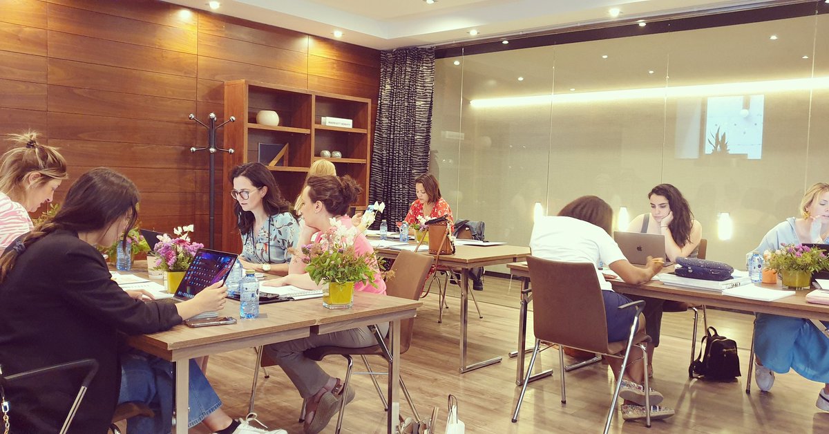 cursosseven's tweet photo. Trabajando con el proyecto decorativo en nuestro curso de Decoración (Wedding Style &amp; Design) en #Madrid
Próximos cursos: https://t.co/9K7qtobXwG
#cursodecoracion #cursoweddingplanner #sevenweddings #weddingplanner #bodas #cursodeorganizaciondebodas #cursos https://t.co/pHys8ByPFV