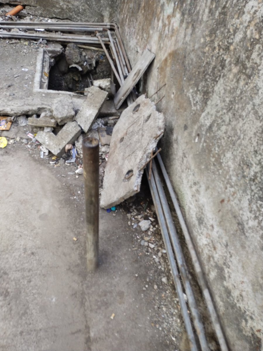 Ayubkhan612's tweet photo. LARGE QUANTITY OF GARBAGE, DRAINAGE DIRTY WATER, OPEN CHAMBERS, BROKEN CAP OF CHAMBERS, https://t.co/5wdaR3VJVF
