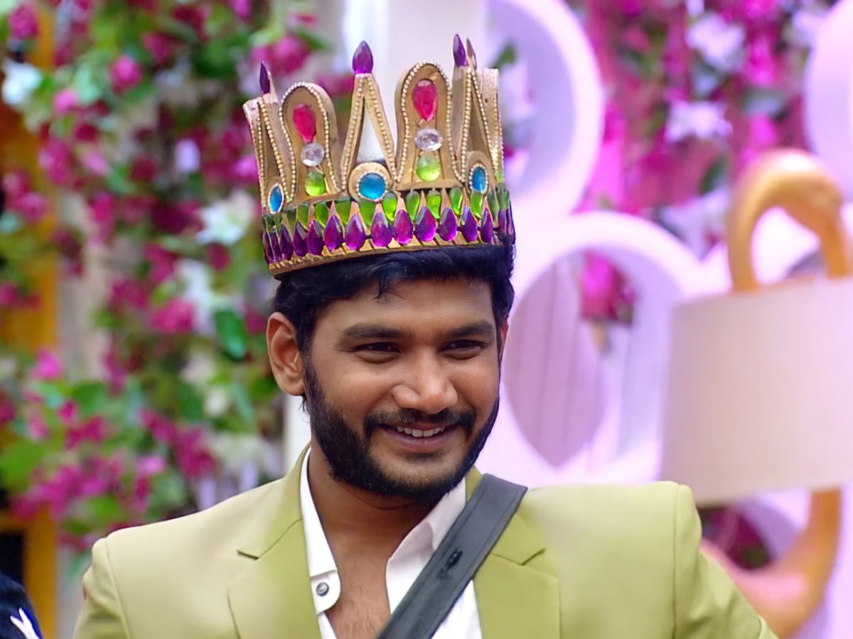 khiltweets's tweet photo. #AnchorShiva This is for the trollers - Love him or hate him but you can not ignore him. A big Smile to all trollers. #Entertainer #TaskMaharaj #BBOTTKing #OneManArmy. 🤴 https://t.co/gjk9Qd6gO3