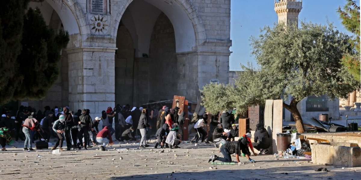 MediasetTgcom24's tweet photo. Gerusalemme, primi incidenti sulla Spianata: forte tensione  #gerusalemme #ebraica #moscheadial-aqsa #questamattina #montedeltempio https://t.co/wsN6leINUZ https://t.co/hQmr9QvXBg