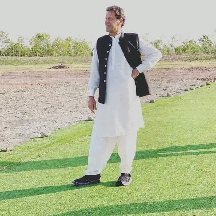 PTI_sporter's tweet photo. #ShezadaLeader
#ImranKhan 
❤❤❤ https://t.co/XNit4wAp9G