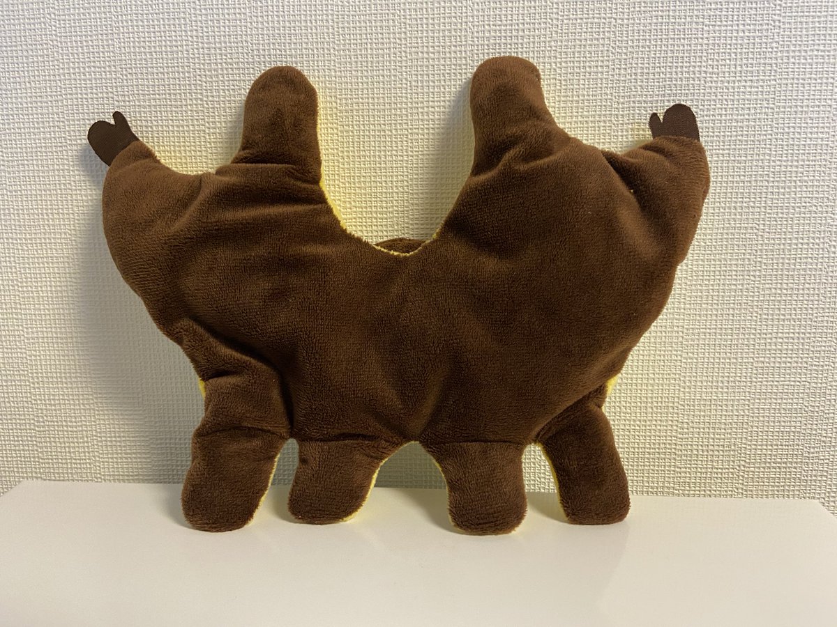 BJWaters0310's tweet image. オイル怪獣 ペスターのぬいぐるみ作りました！
高さは20cmくらいです🦇
昔売ってたくたきゃらをイメージした感じでふかふか、足はペレット入れました⭐️🦇⭐️
体の水色と黄色は手縫いだけど布はグッズプロさんのソフトボアだから柔らか！
お座りペスターかわいい✨
#ウルトラマン
#ペスター
#PESTER