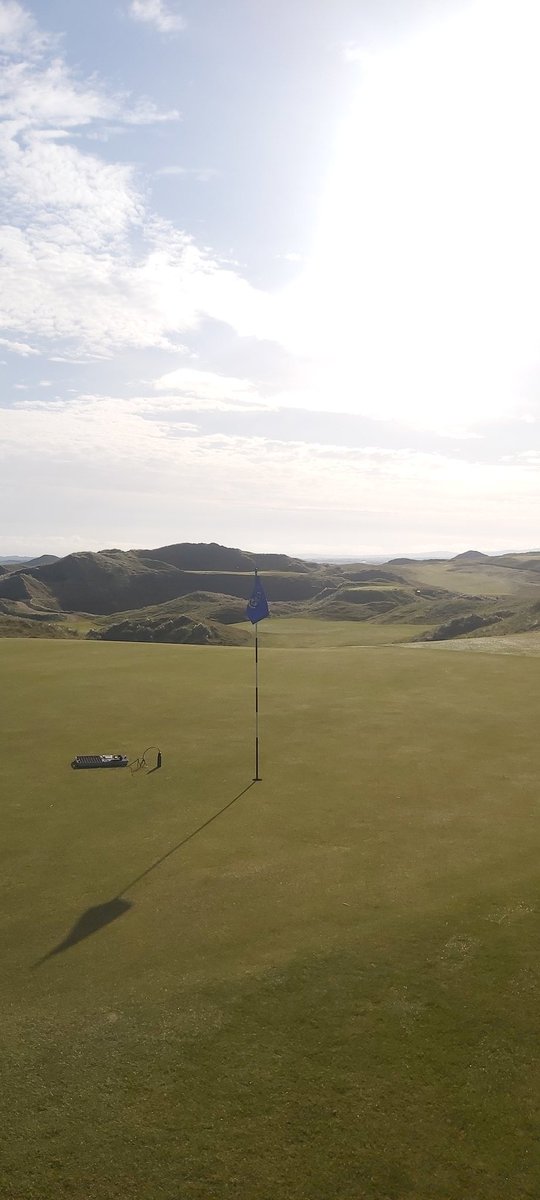 LawlorColm's tweet photo. Sun is out @traleegolflinks #moisturecheck https://t.co/IQ8bLu673k
