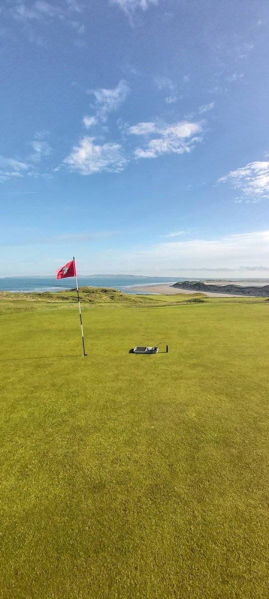 LawlorColm's tweet photo. Sun is out @traleegolflinks #moisturecheck https://t.co/IQ8bLu673k