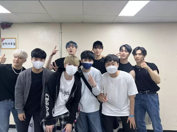 ASTRO_Spain2's tweet photo. [📸] 29.05.2022 #ASTRO en las historias de Instagram de limjunsu_ e ionix_ *

📎https://t.co/wDbE8omadB
📎https://t.co/Rm7TqOucCZ

#아스트로 #진진 #엠제이 #차은우 #문빈 #라키 #윤산하 #아로하 #CandySugarPop #ASTROAD 
@offclASTRO https://t.co/VGriPqSI3p