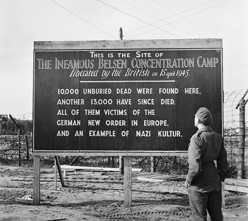 ww2explained's tweet image. #OTD May 29th, 1945: A sign in the entrance to the burnt down Bergen-Belsen Concentration Camp. It was erected by the British army.
#WW2 #WW2Explained #History