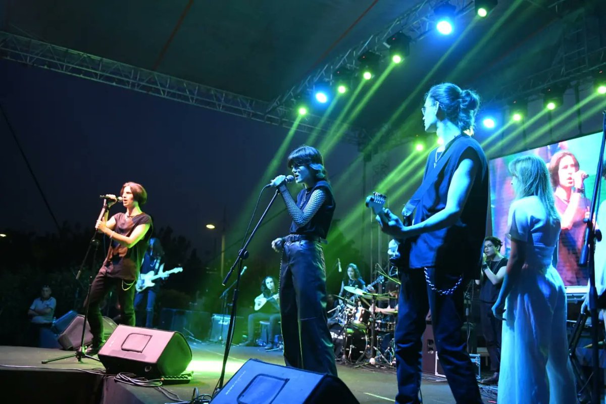 ckalebelediye's tweet image. Çanakkale Belediyesi Liselerarası Popüler Müzik Yarışmasının 16. sı Özgürlük Sahnesindeki birbirinden güzel performanslar ve #Kolpa konseri ile doyasıya yaşandı...

Belediye Başkan Vekilimiz Fatma Kaynaş'ın da kentlilerimizle dinlediği yarışmanın bu seneki birincisi⤵️