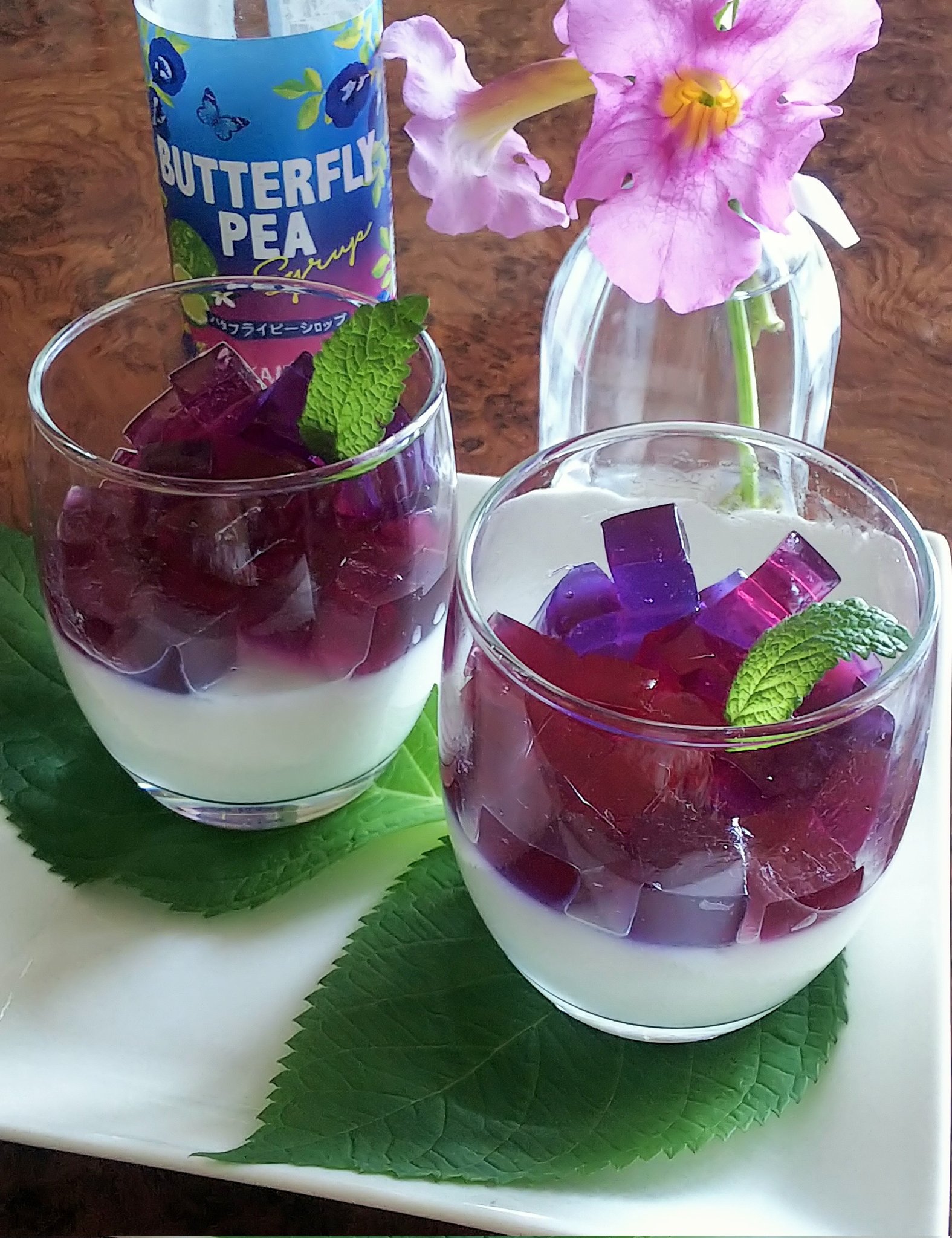 تويتر ストロベリー على تويتر Fynn ほんとですか とってもとっても嬉しいです W ひとつの紫陽花の方は 果汁入りで 爽やかです B