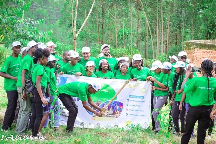 WanjiruNgugi17's tweet photo. The 4-day project in Kakamega,Kenya had a great impact to the locals as well as countrywide. We thank God for that great accomplishment in association with the @German Imaging Technologies (GiT) and @Youths Action Kenya (YAK)
@kenya_action
#futureInAMillionTrees
#SaveSoil https://t.co/kTaAJvewHl