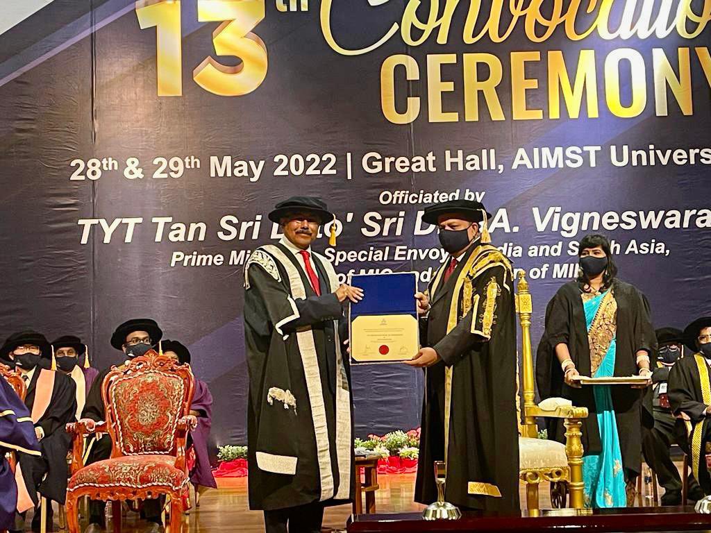 TSVigneswaranSA's tweet photo. I was immensely honored to be installed as the inaugural Pro-Chancellor of AIMST University at the 13th Convocation Ceremony this morning.
#TSV
#TanSriSAVigneswaran
#MICPresident
#MICCares
#MICLeads https://t.co/tzAV8MdDLg