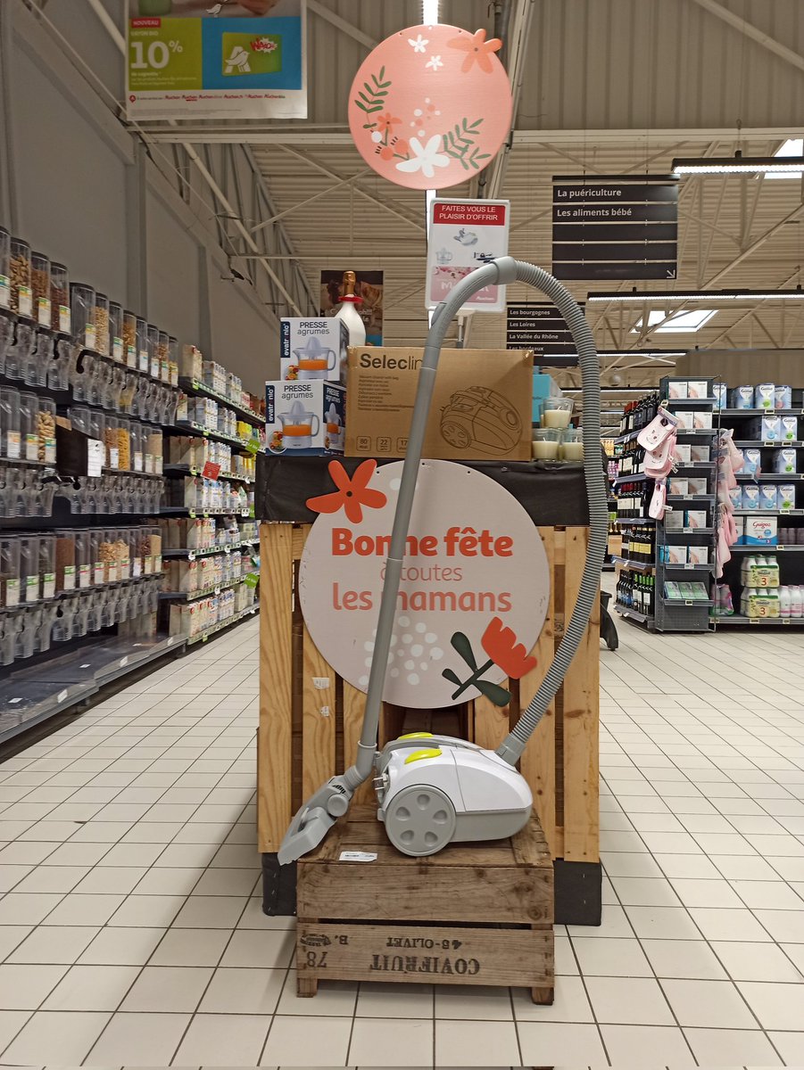 La #fetedesmeres un moment idyllique pour les femmes. Il ne manque que le fer à repasser et le sèche-linge pour que le rêve devienne réalité. Merci #Auchan #Carrefour #Cora
Ça se challenge dans les magasins et y'a vraiment du high level dans la série des stéréotypes sexistes 💪