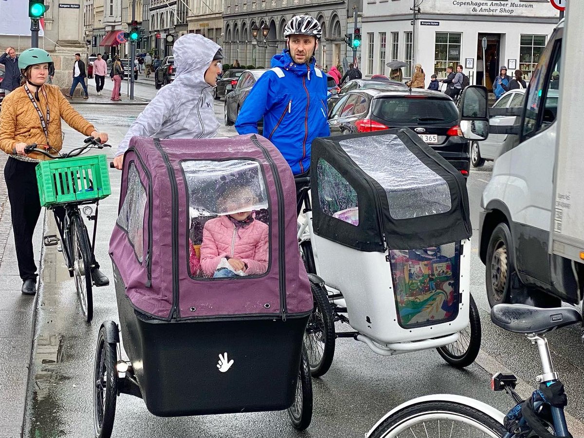 lastcykel's tweet photo. Mer inspiration från Köpenhamn 

#cargobike #lastenrad #bakfiets #bicidecarga #velocargo #lastcykel #commuting #cykla #tavarapyörä #lastipyörä #lastesykkel #ladcykel #fossilfrittsverige #mobilist #fossilfrifärdplan #klimat2030
#swgreen #dagenslast #cargooftheday https://t.co/iWDABlylxU