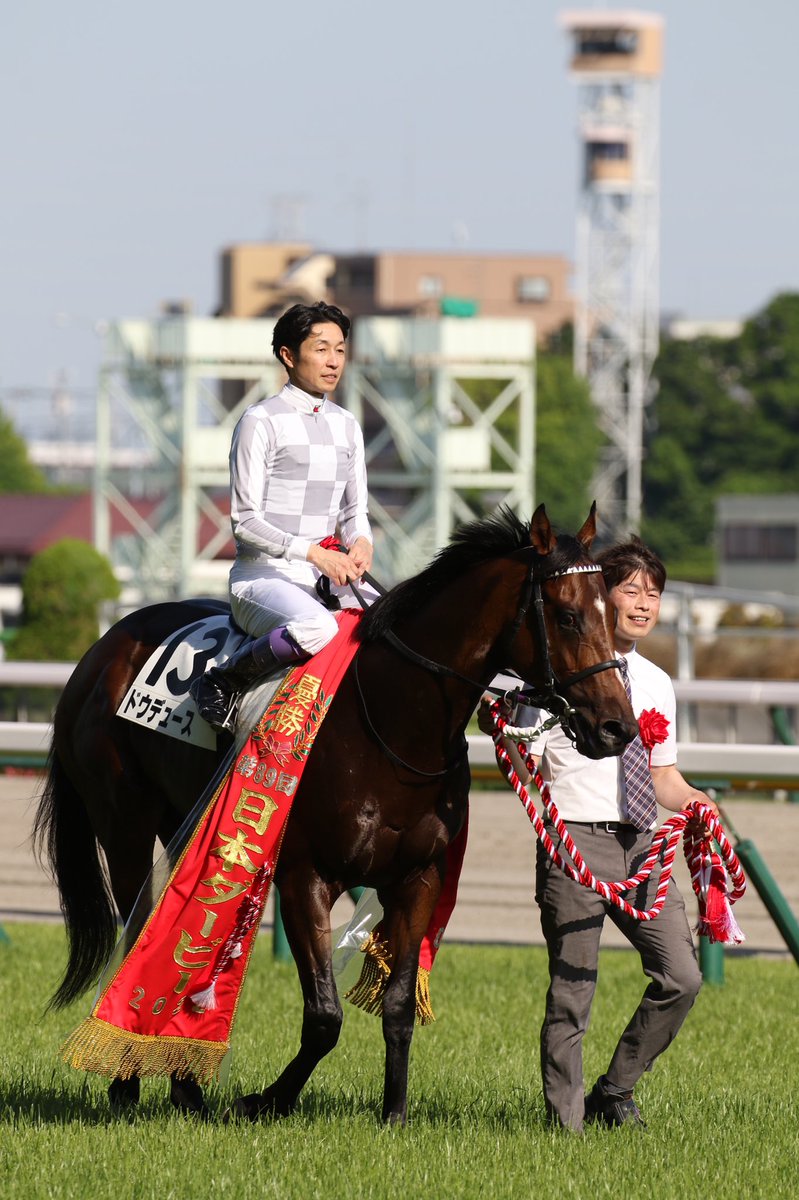 yusukeKeiba's tweet photo. ドウデュース×武豊

美しい。こんな一枚を撮れたこと誇りに思う。 https://t.co/6dJayzWhcW