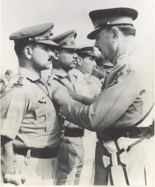 YousafMalik41's tweet photo. 29 May 1989
He was Brig Tariq Mahmood or as ppl called him #BrigTM to friends he was #TM Shah (Takkar Marr Shah).
To my generation he was #SSG, the ultimate Commando. The epitome of "Mann Janbazam"
1/n https://t.co/t7622opugl