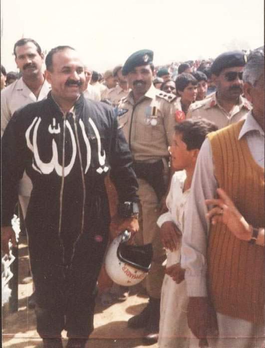 YousafMalik41's tweet photo. 29 May 1989
He was Brig Tariq Mahmood or as ppl called him #BrigTM to friends he was #TM Shah (Takkar Marr Shah).
To my generation he was #SSG, the ultimate Commando. The epitome of "Mann Janbazam"
1/n https://t.co/t7622opugl