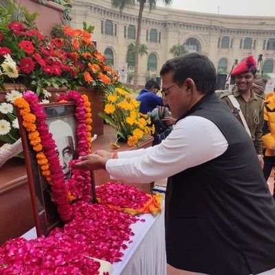 ErAjayaYadav's tweet photo. "देश की समृद्धि का रास्ता गांवों के खेतों एवं खलिहानों से होकर गुज़रता है।"

किसानों के नायक, पूर्व प्रधानमंत्री स्व. चौधरी चरण सिंह जी की पुण्यतिथि पर विनम्र श्रद्धांजलि। @yadavakhilesh 
@jayantrld @samajwadiparty @TheBDYadav https://t.co/VwXBk2QWE9