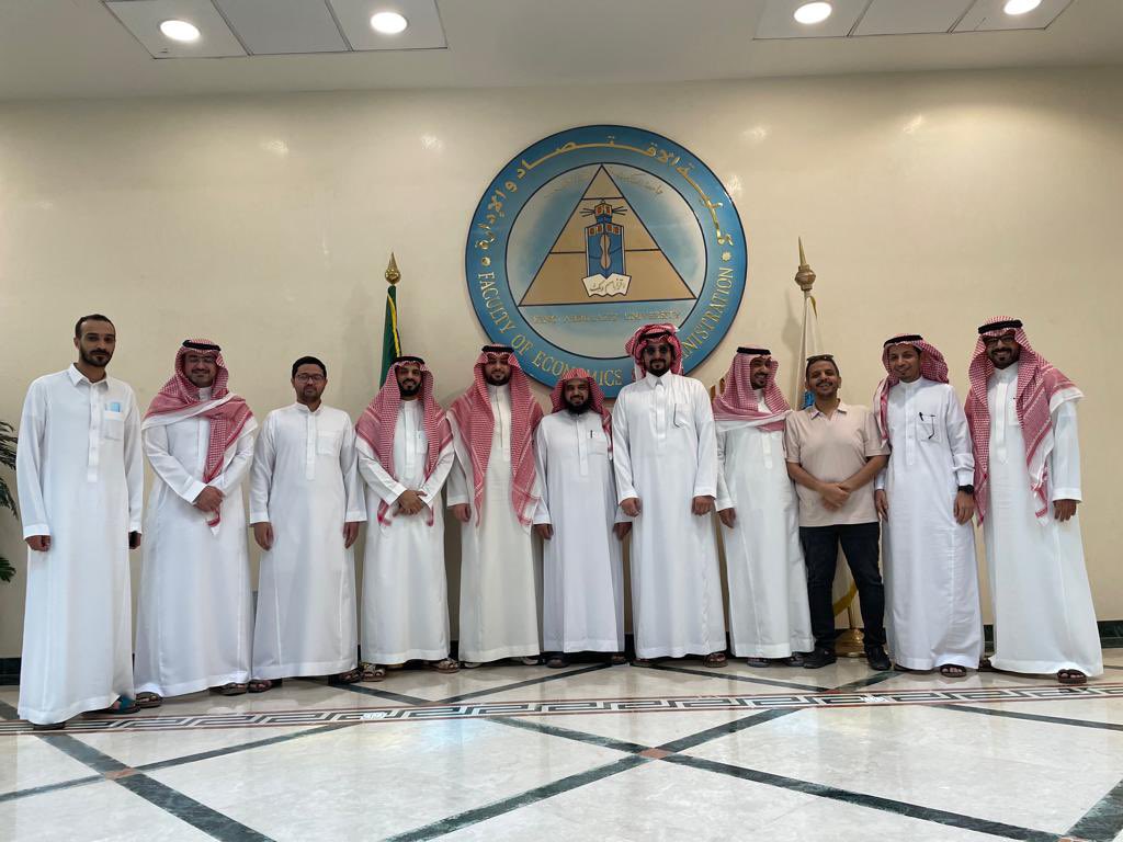 fahad_alsuhaimi's tweet photo. الحمدلله الذي بنعمته تتم الصالحات.  

أتممت اليوم مع زملائي بالدفعة السابعة برنامج ماجستير السياسة العامة التنفيذي، بتقدير امتياز ولله الحمد، من جامعة @kauweb 
سائلاً الله عز وجل أن ينفعنا بما علمنا، وأن يجعلها عوناً لنا لخدمة الدين والوطن 🇸🇦🎓

#public_policy https://t.co/BTW5kfnrL2