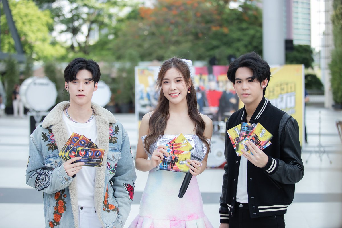 Juve9_official's tweet photo. #TheRhythmofLife พร้อมมาก✌🥁
#fashmob #parkparagon 
ใกล้จะเริ่มแล้ว มาหากันนะ  ❤
#peakpeemapol #บิวธนัชญา #gunsetthapong https://t.co/2z8KrGQCMn