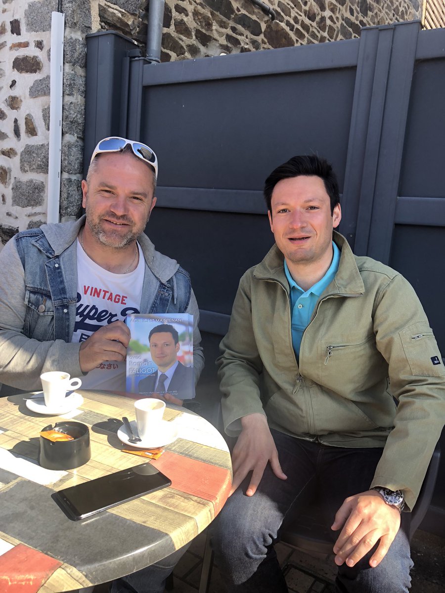 FaligotR's tweet photo. Ce matin avec @FabreFred22 directeur de campagne sur les marchés de #Plerin et de #saintbrieuc pour les #legislatives2022 @OuestFrance @TelegStBrieuc https://t.co/o2tHMRFINi