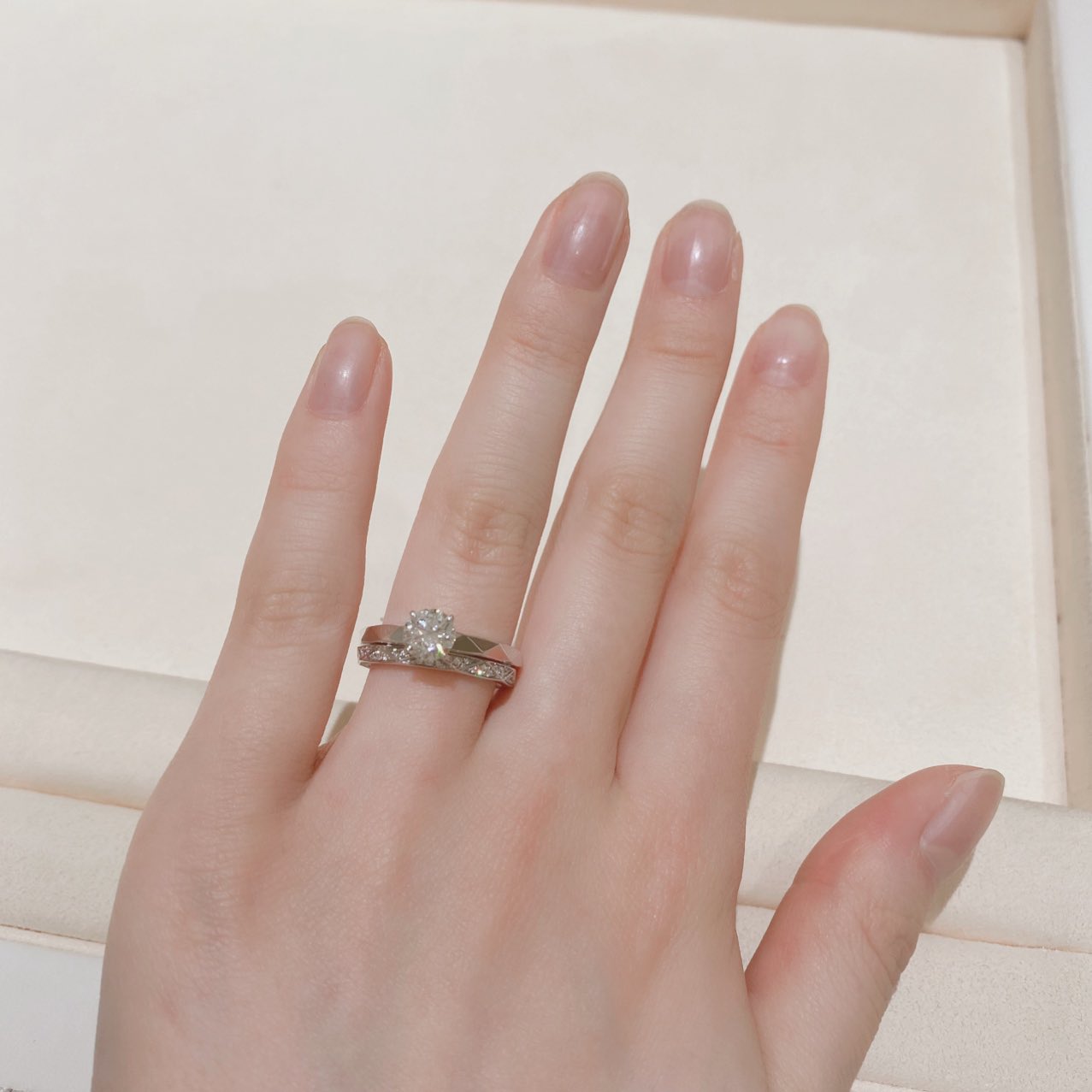 のばら Jewelog 婚約指輪 結婚指輪探し Graff 結婚指輪は全てローレンス グラフ シグネチャー 1枚目 パラゴン 2枚目 ローレンス グラフ シグネチャー 3枚目 フレーム 4枚目 レガシー ローレンスグラフシグネチャーはホワイトゴールドのみですが
