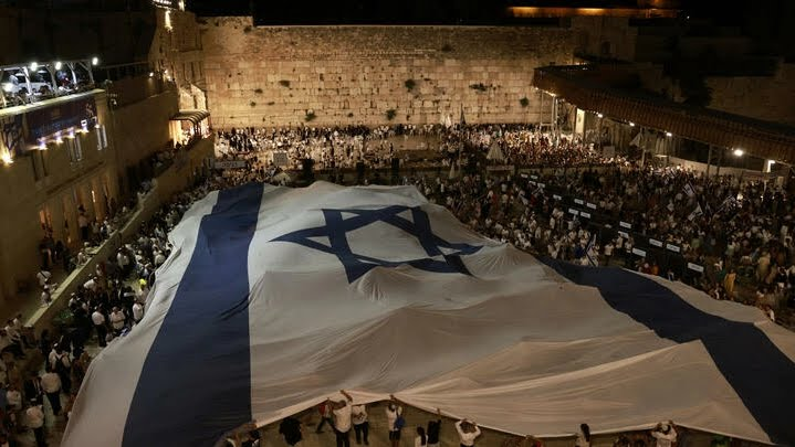alyudur's tweet photo. ¿Qué es la "Marcha de las Banderas" en Jerusalén organizada por la extrema derecha israelí? ¿Por qué es una provocación colonial y racista?
 #FlagMarch #FreePalestine #alqudsday2022 

(Hilo inspirado/traducido de nuestros queridos @Collectif_PV) ⬇️ https://t.co/rwJAoPye1B