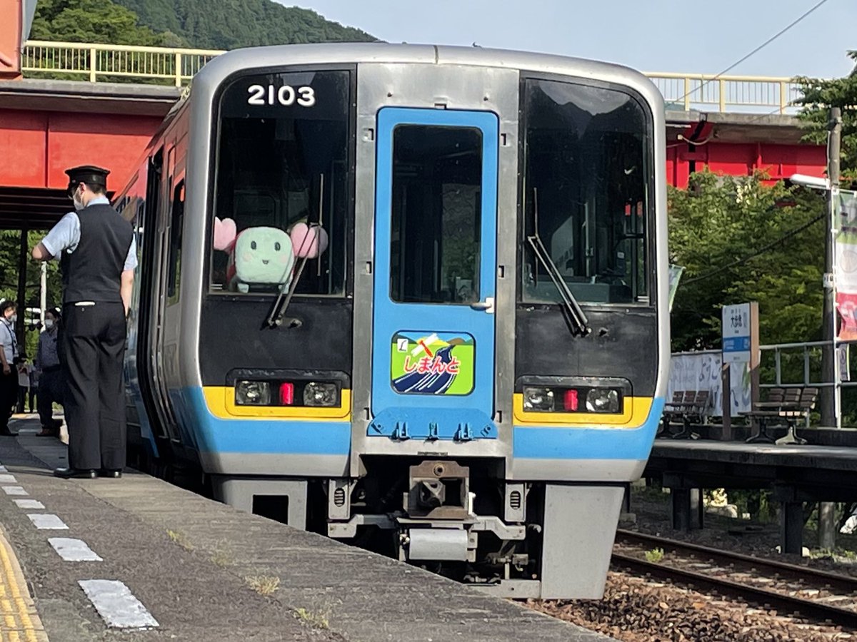 JRshikoku_wkoch's tweet image. なお、大歩危駅より✨　

あれ、キツネさん🦊？？

#Remember2000