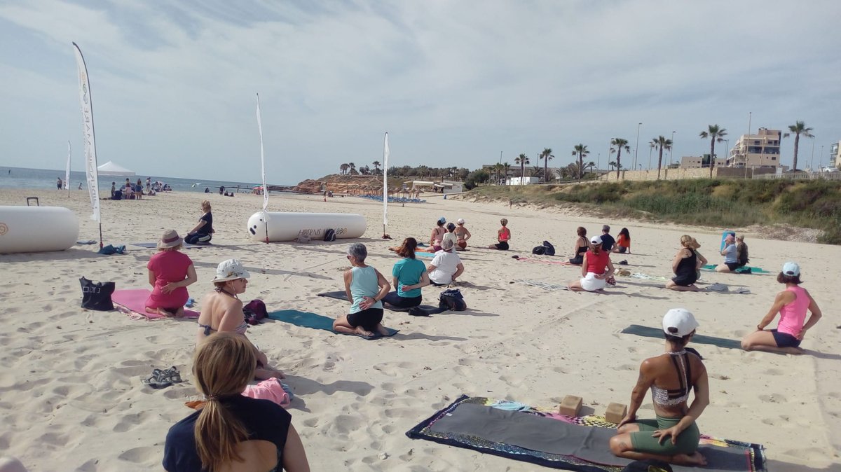 visitphoradada's tweet photo. ¡Buenos días desde #HibernisMare !🌊🙏💙
Comenzamos el domingo con #triyoga 🧘♀️
#ActividadesGratuitas #milpalmeras #playamilpalmeras #playadeinvierno #PilarDeLaHoradadaTodoElAño https://t.co/gMZJwwCkOP