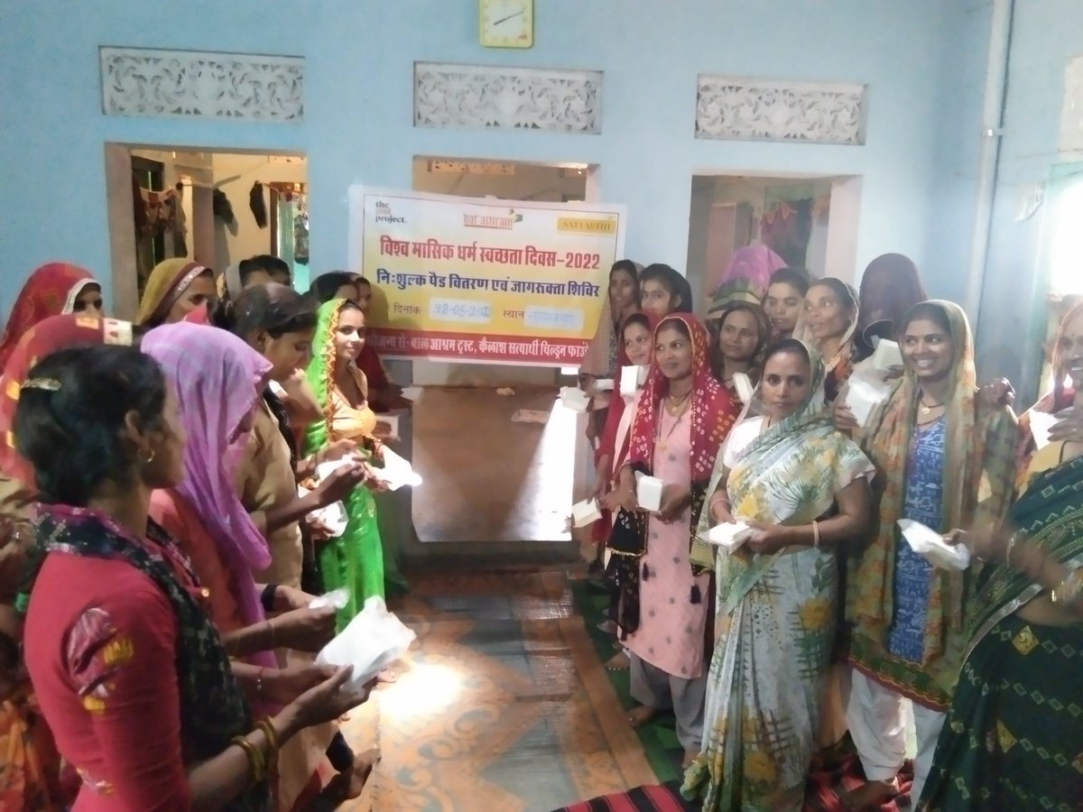 KSCFIndia's tweet photo. On #MenstrualHygieneDay in our #BalMitraGram and Banjara school communities we conducted camps to raise awareness on menstrual health and hygiene. Also sanitary pads made by women of the community were distributed. #PadProject https://t.co/PgI8XWgpRJ