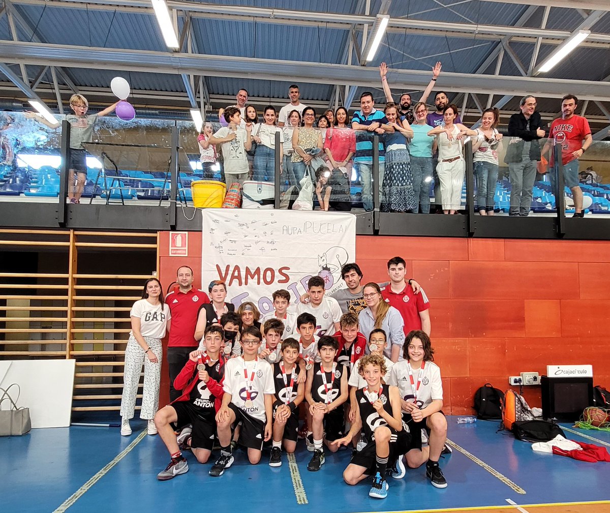 JorCua's tweet photo. @Grupo_Anton @RVBaloncesto

🏆 Final Liga Autonómica Minibasket
🥈 Subcampeones de Castilla y León

Magnífica temporada, jugadores, entrenadores y afición 👍👍👍

¡¡¡ Grande EQUIPO !!!
 👏👏👏👏👏👏👏👏

#EscuelaGrupoAnton
@FBCyL
@DeportesVLL
#PucelaBasket https://t.co/e7bryhHVRB