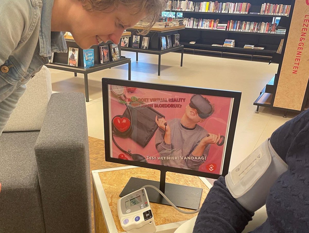 Gaat je bloeddruk stijgen van een ritje in de achtbaan? De VR-installatie bij het bloeddrukmeetpunt liet gisteren een ander beeld zien…

#hartstichting #meimeetmaand #bibliotheek #veendam #virtualreality