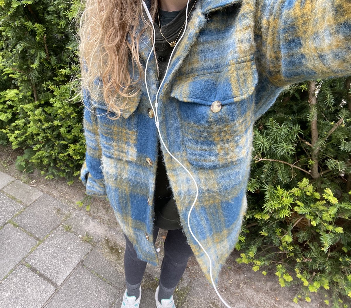 sannetenwolde's tweet photo. Heb m’n broertje’s jas gekregen. Voelt heel fijn, al stond het hem veel cooler maarja BOEIE https://t.co/JRBdKeiAp5