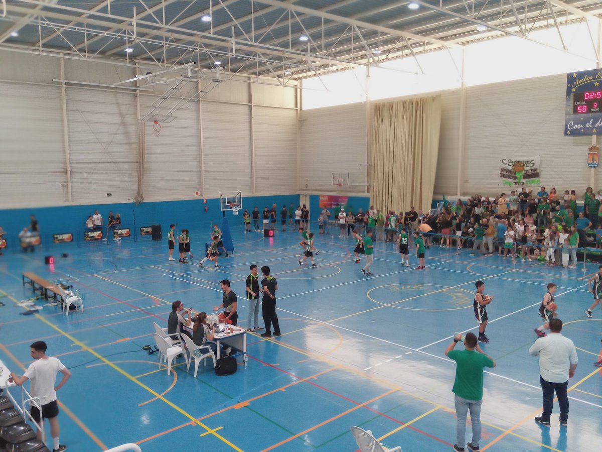 P_BetisBasket's tweet photo. Tercer cuarto 🏀💚🤍💚
🏆 #FinalMiniMas2022
🏟 Muriel Bujalance, Gelves
⬜🟩⬜🟩⬜🟩⬜🟩⬜🟩⬜🟩⬜
#MuchoBetis #HayFuturo #CoosurBetis #BetisAlé #ElBetisTambiénEsBaloncesto https://t.co/6D8JabDMCZ