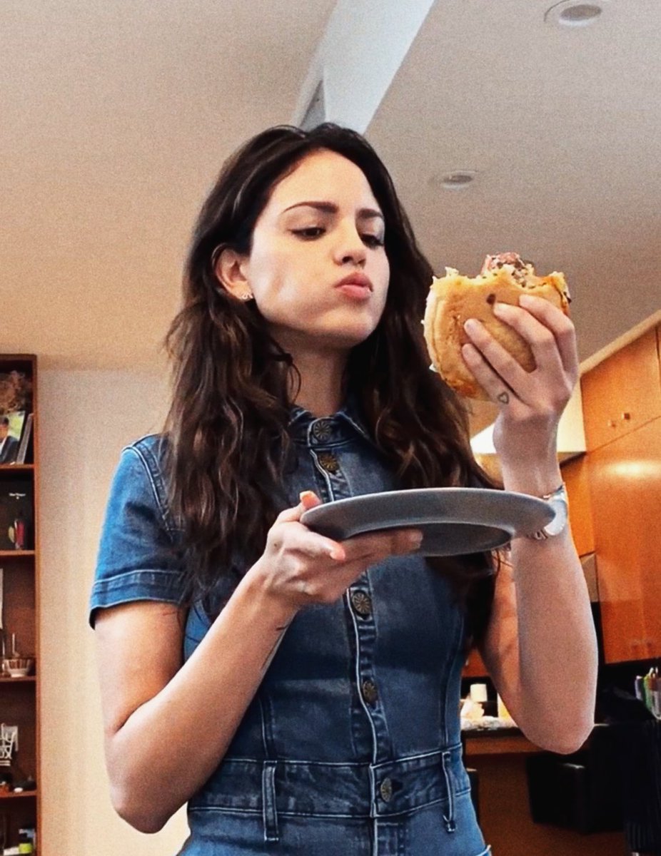 eiza gonzalez is so relatable