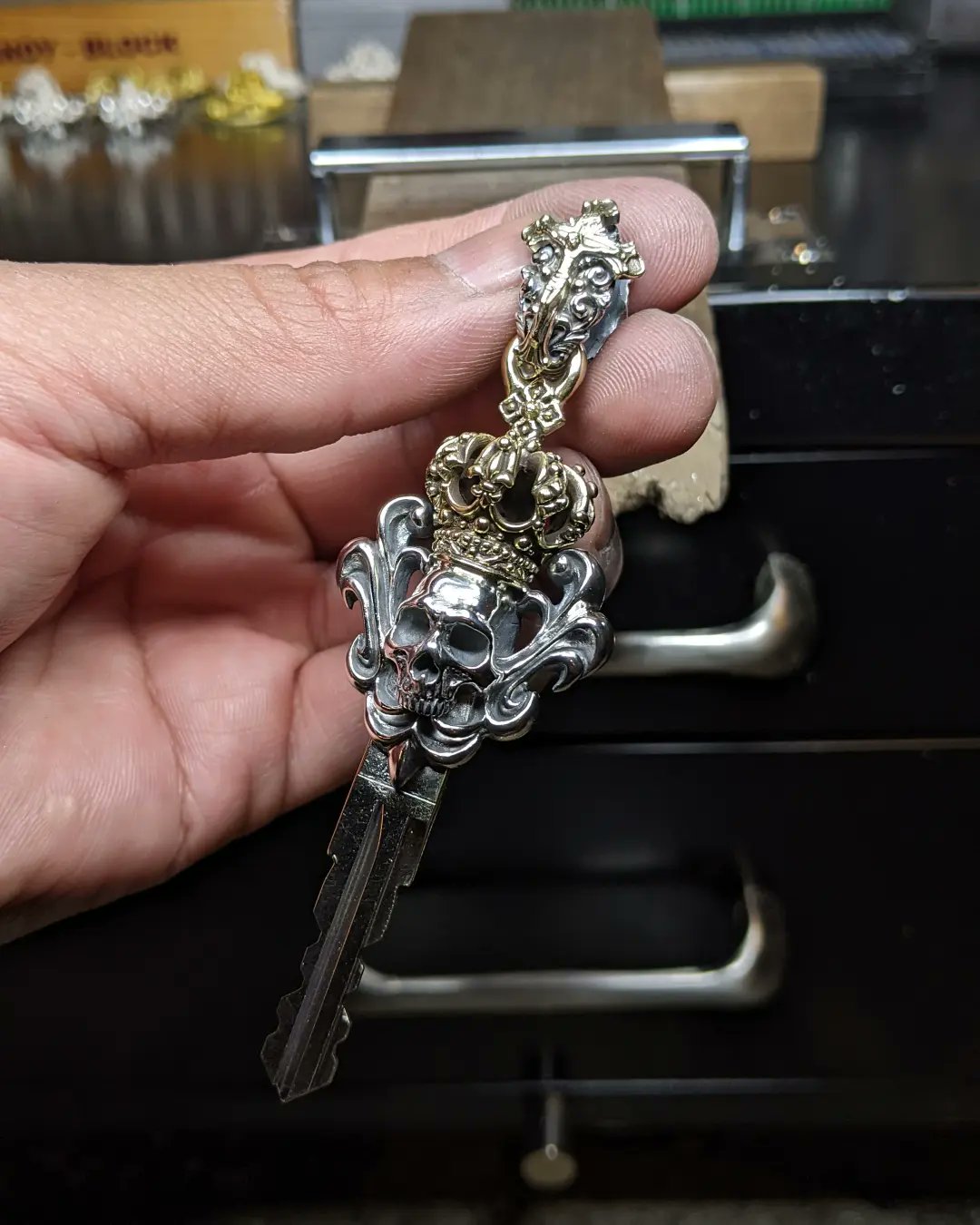 Atelier Shima Garage One Thirty Harley Davidson Custom Key 威厳を意味するmajesticという名の通り 王冠を被ったスカルが威風堂々と鎮座するカスタムキー ハーレー ダビッドソンのキーをカスタムしました Ateliershima アトリエシマ