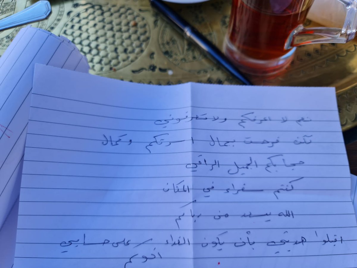 mshraim's tweet photo. يقول: 
كنت معزوم في احد المطاعم ومن عادتي اذا شفت شي جميل اعززه ليبقى الخير 
لفت نظري أسرة رائعة في حجابها وسمتها 
فارسلت لوالدهم هذه الرسالة
صدقوني كانت ردات الفعل من الأب الفرح بأن اسرته سفيرة في المكان وحتى افراد أسرته سيفتخرون بحجابهم اكثر
ما اجمل التحفيز...هو دعوة الى الله👇 https://t.co/0OD8vGxSY7