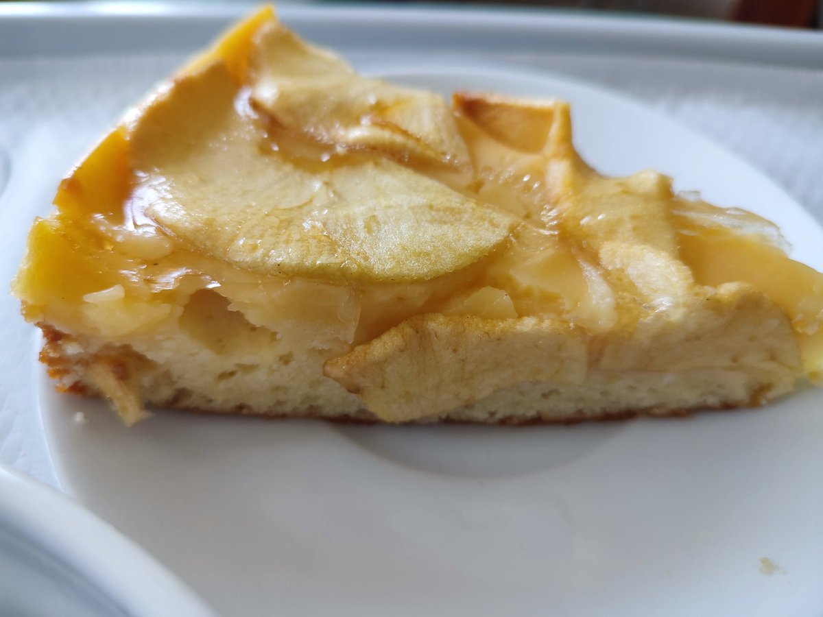 Sixtyfour37's tweet photo. Espinacas a la crema, entrecot plancha con patatas y tarta de manzana. Y lo más importante: Barcelona a mis pies:).
#domingosdistintos
#lunchforone https://t.co/G4330ly2Il