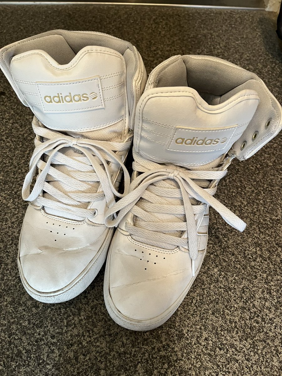 sneaker_glove's tweet photo. 今日のオカズ。これの臭いで2回はイケる。　#スニーカー　#フェチ　#スポユニ https://t.co/V3XIF4eNiJ