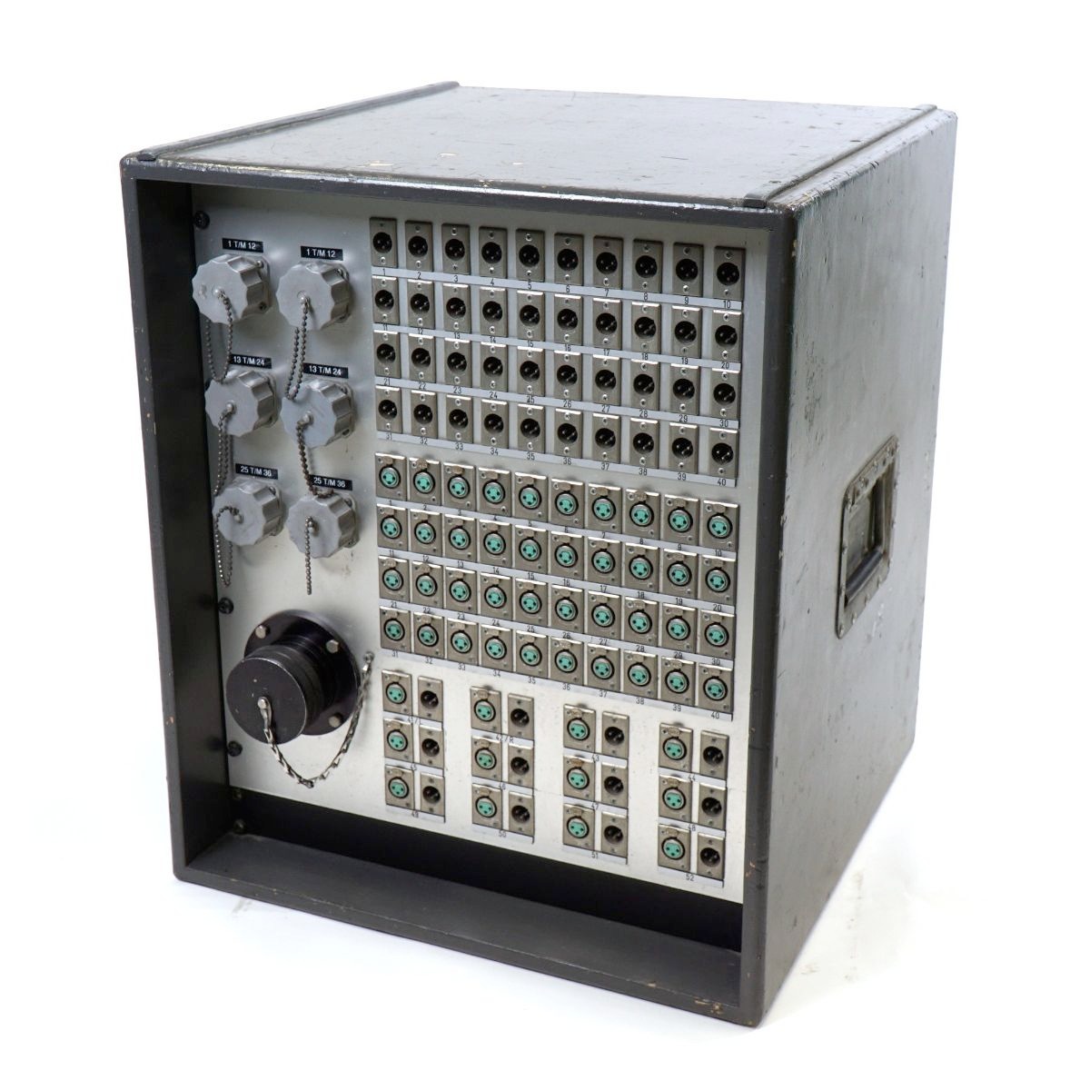 dionposdijk's tweet photo. Soldeer jij de socapex kabels voor de analoge breakout nog even vandaag @OscarDekker ? #socapex #spullen https://t.co/GkPl4XFHs6