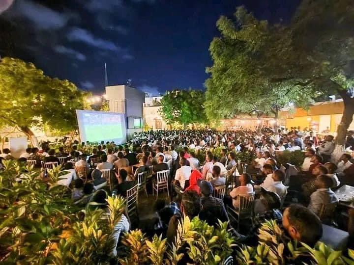 MohamedAliAhm's tweet photo. Halkani waa Muqdisho. Maqaayadda Riyo, KM5.
Sida muuqato Reer Muqdisho, waxaa ku soo laabtay rajadii dowladnimo ma jirin isku imad nuuc oo kale ah 5 Sano ee la soo dhaafay. https://t.co/sPe82xduPV