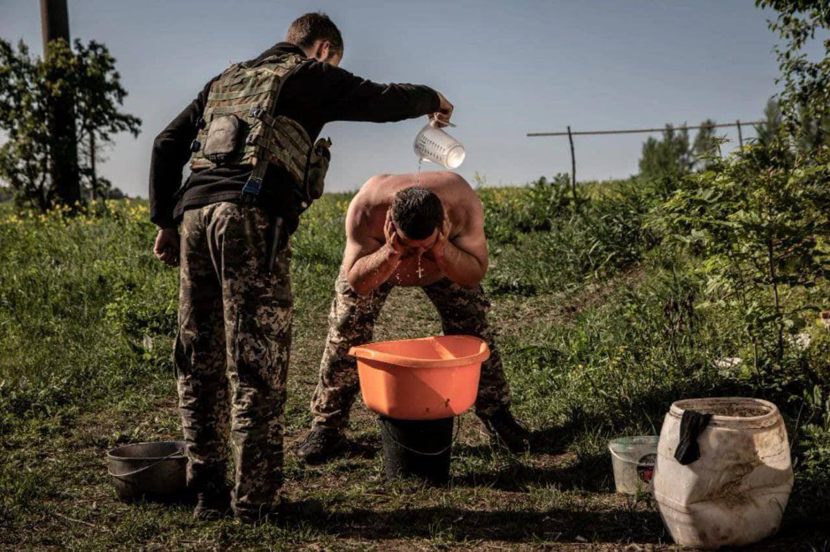 rationofshit's tweet photo. How life on the front-line looks for the Ukrainian military- https://t.co/LLPLfEFULl