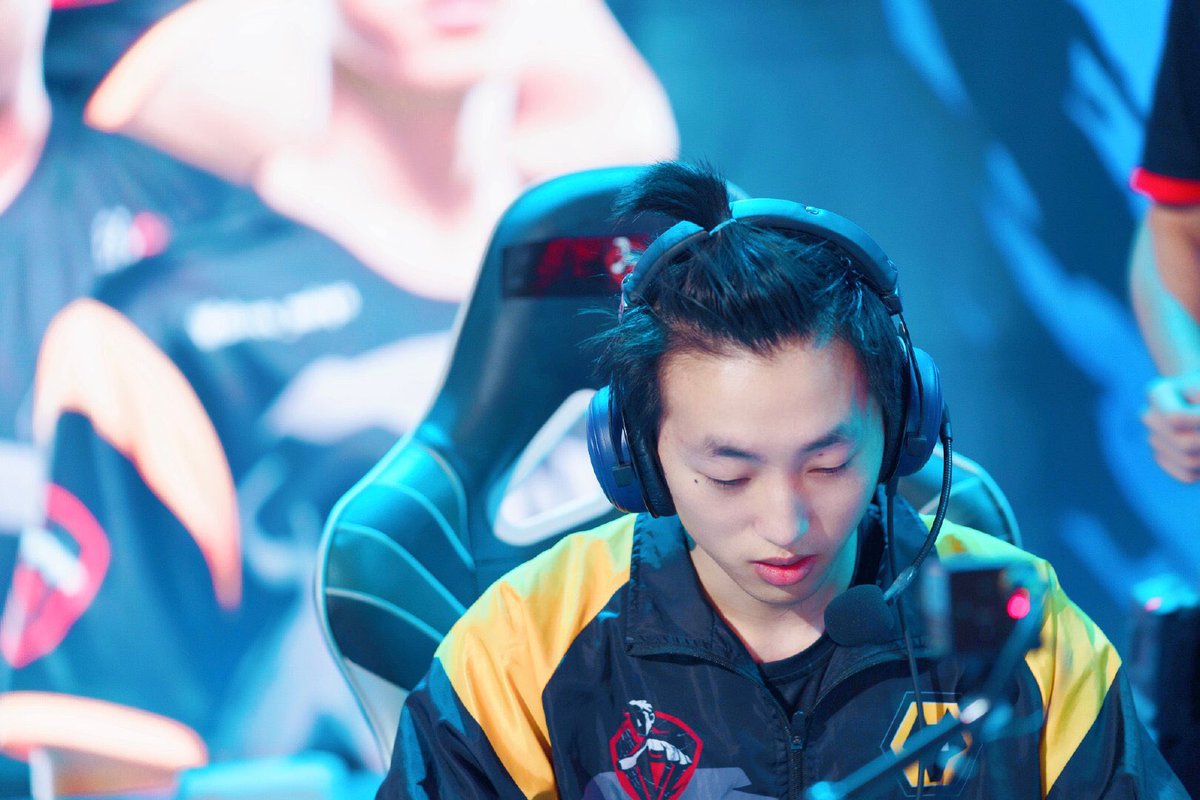 WolvesIDV_ThFan's tweet photo. รูปในสนามรูปเดียวที่นยมี นยเล่นเซอร์ถ้าถามว่าคล้ายใครในทีมนี่ว่าคล้ายน้องลูกฮวนผสมเจลลี่แบร์ค่ะ ถ้าใน ivl จะคล้ายพี่น้ำชา เขาเล่นตัวซัพอย่างแม่หมอ ไปรษณีย์ เซียร์ อะไรแบบนี้ได้ แต่ก็เล่นพวกกองหน้าได้เหมือนกัน เลยรู้สึกว่าคล้ายๆพี่น้ำชาค่ะ https://t.co/YH2R82v0Vj