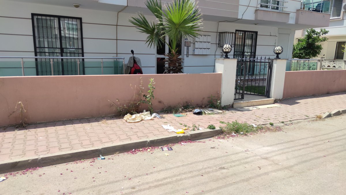 Bu sene yolcusun <a href="/BocekMuhittin/">Muhittin Böcek</a> <a href="/ANTALYABB/">ANTALYA BÜYÜKŞEHİR</a> hayatımda gormeditim rezilliği CHP belediyesinden görüyorum. yazik size.