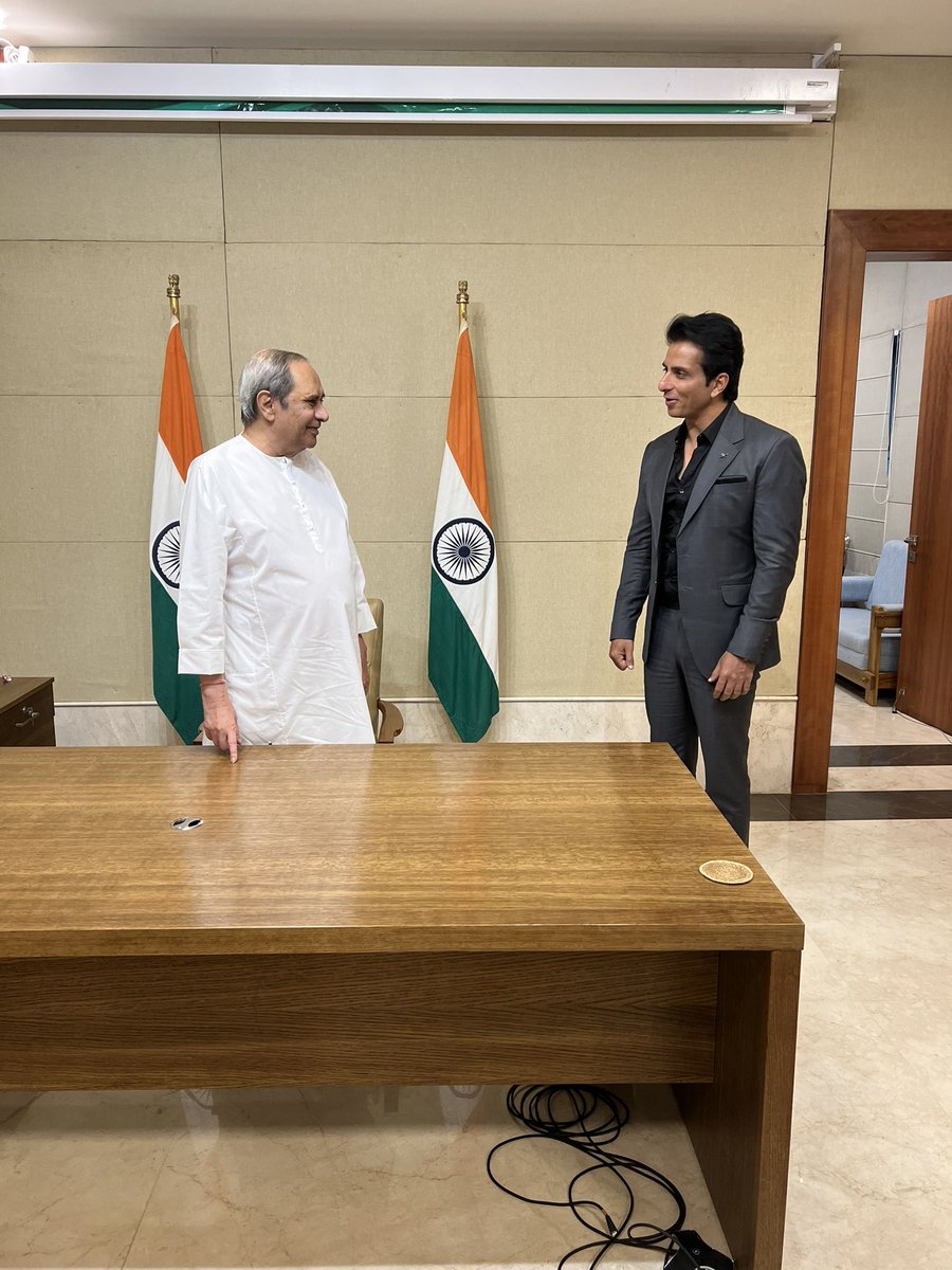 SonuSood's tweet photo. It was an honour meeting you @naveen_odisha today!  Thank you so much sir for your kinds words, these words of encouragement from you motivate me to do better work for our people! 🇮🇳🇮🇳🇮🇳 https://t.co/4XpwRdcpDH